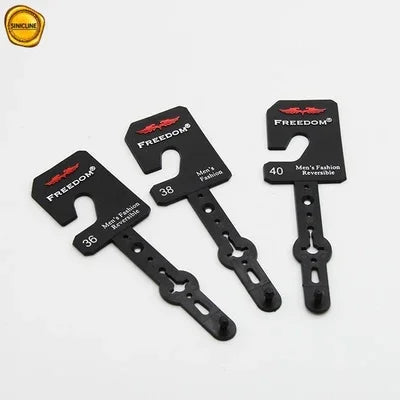 Cintres en plastique faits sur commande imprimés par logo rouge 43mmx157.5mm